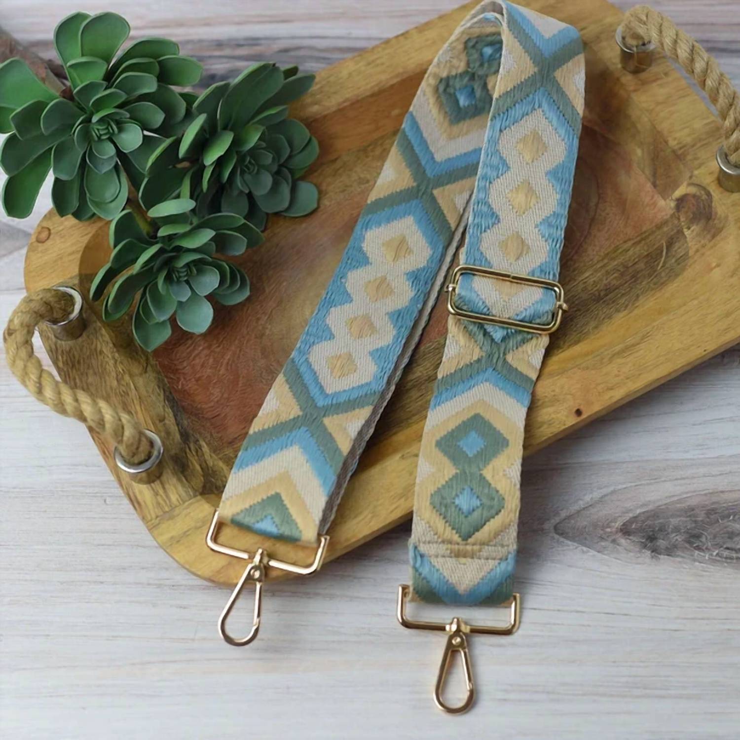 New Lauren Lane Women's Geometric Woven Adjustable Crossbody Strap In Meadow